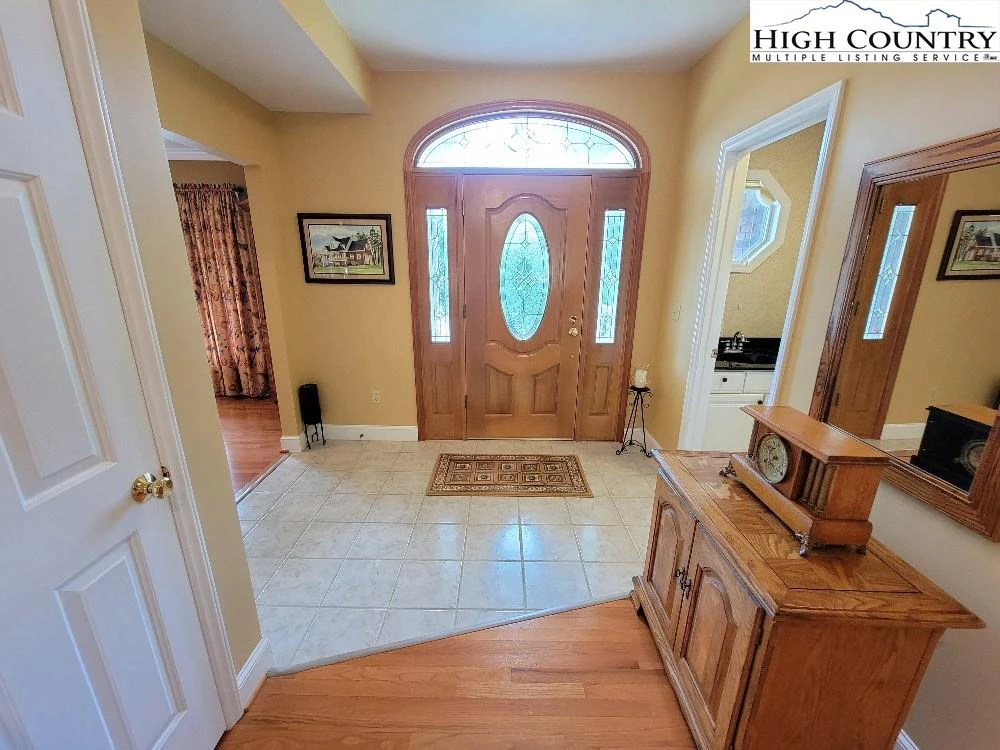 Image number 7 for the current listing