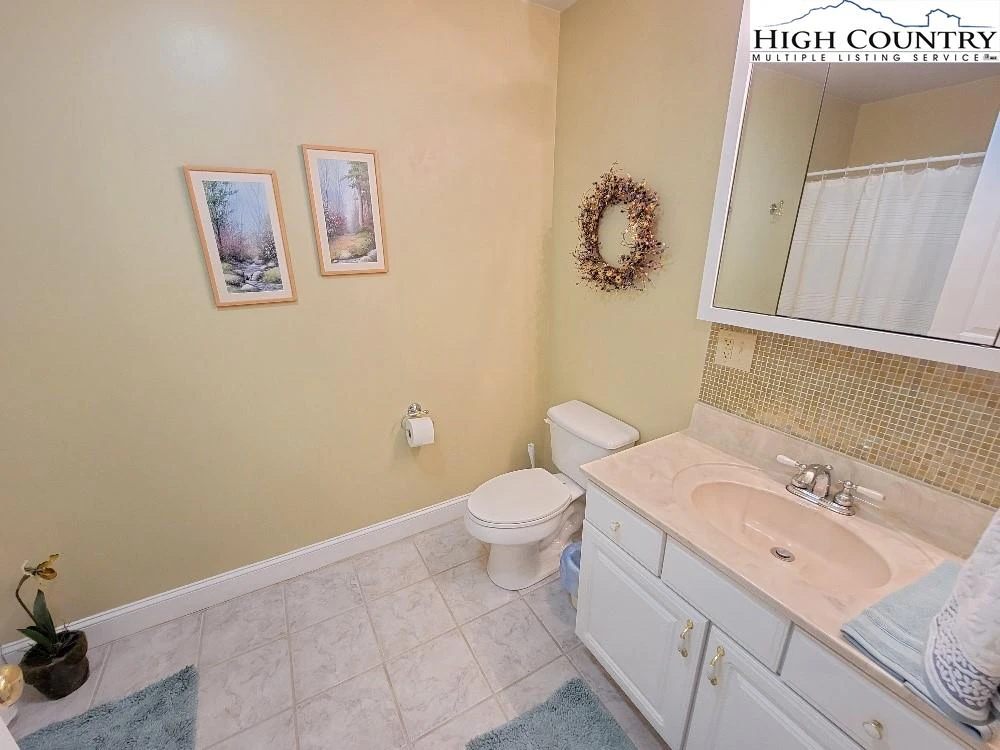 Image number 2 for the current listing