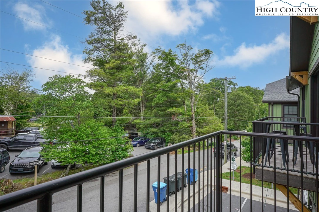 Image number 18 for the current listing
