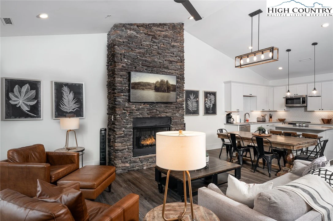 Image number 3 for the current listing