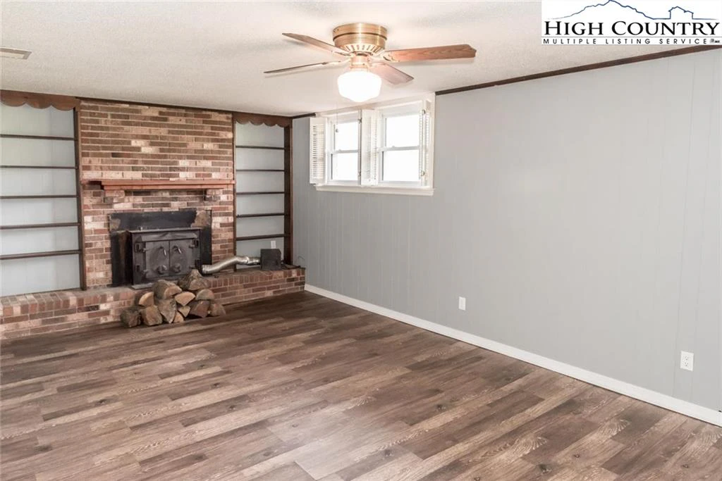 Image number 13 for the current listing