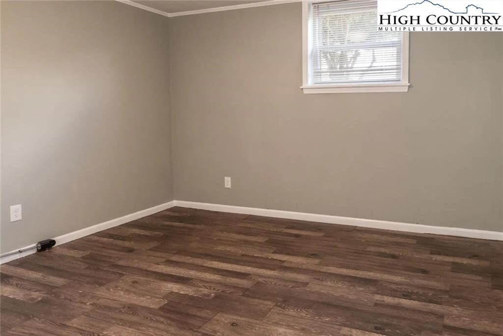 Image number 3 for the current listing
