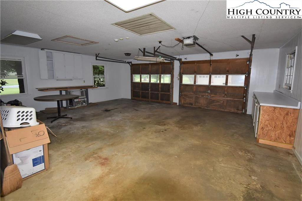 Image number 2 for the current listing