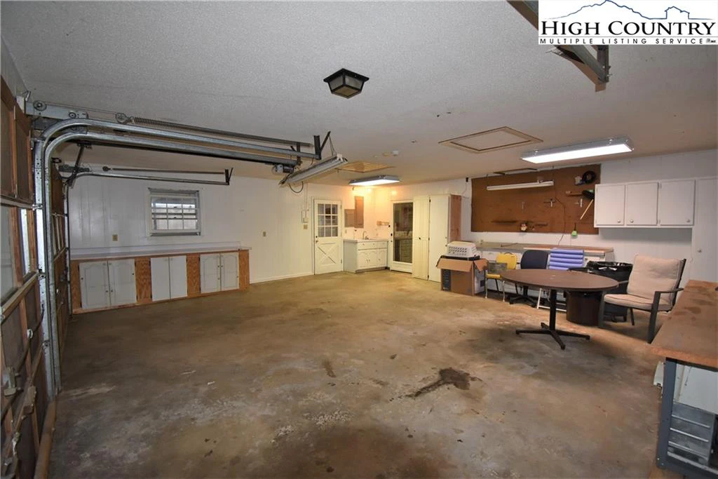 Image number 14 for the current listing