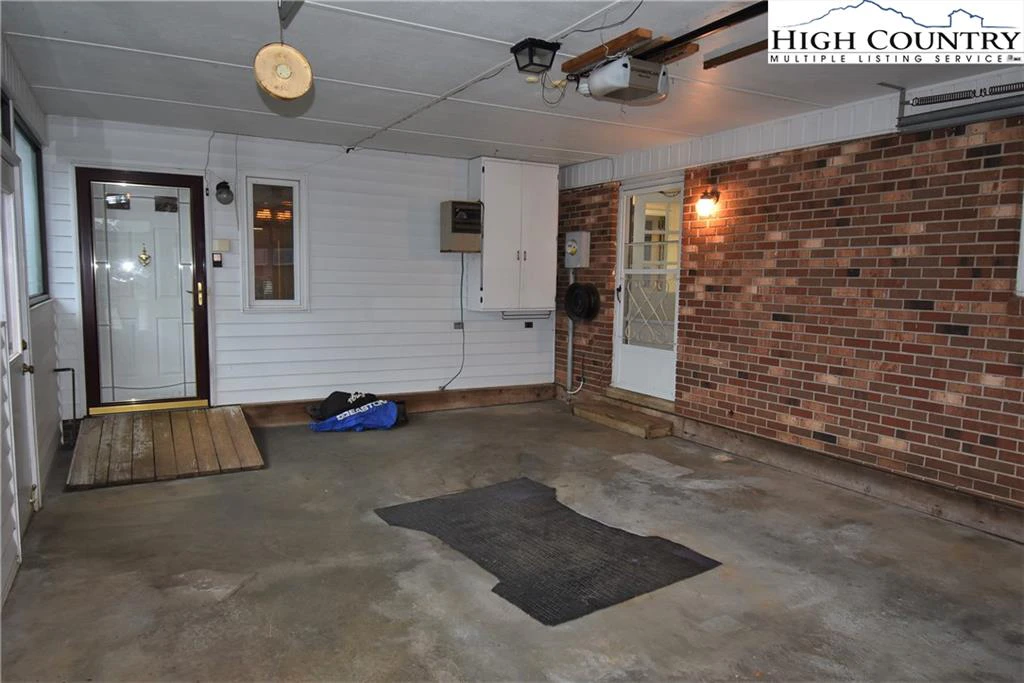 Image number 16 for the current listing