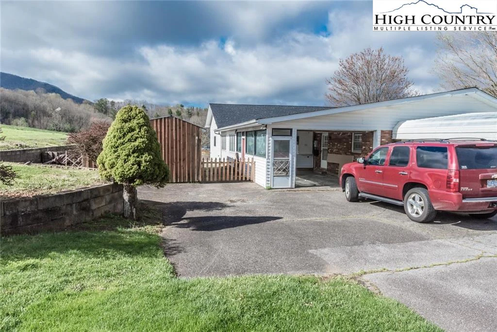 Image number 17 for the current listing