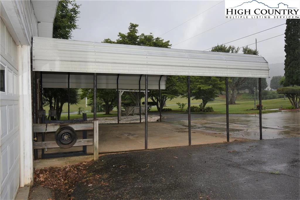 Image number 18 for the current listing