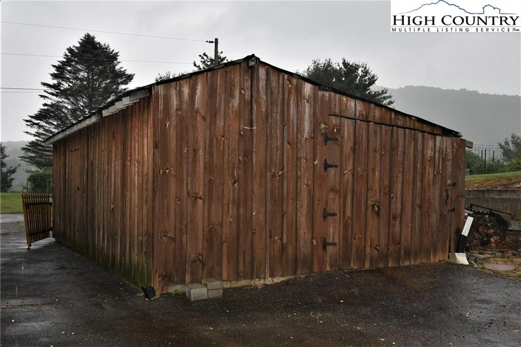 Image number 19 for the current listing