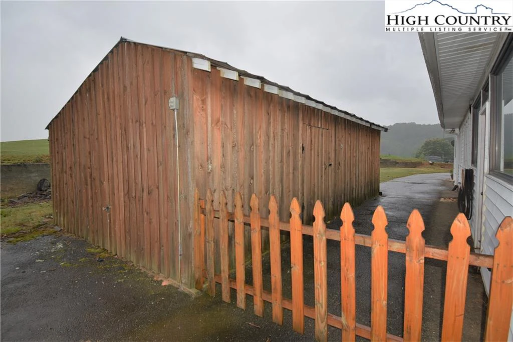 Image number 20 for the current listing