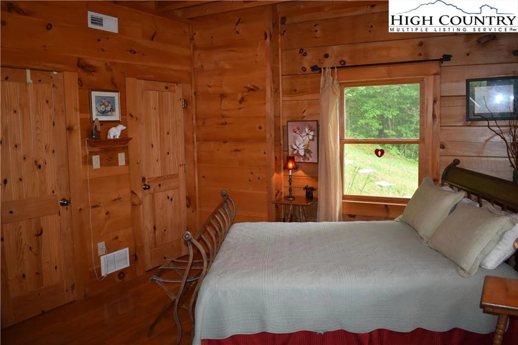 Image number 3 for the current listing