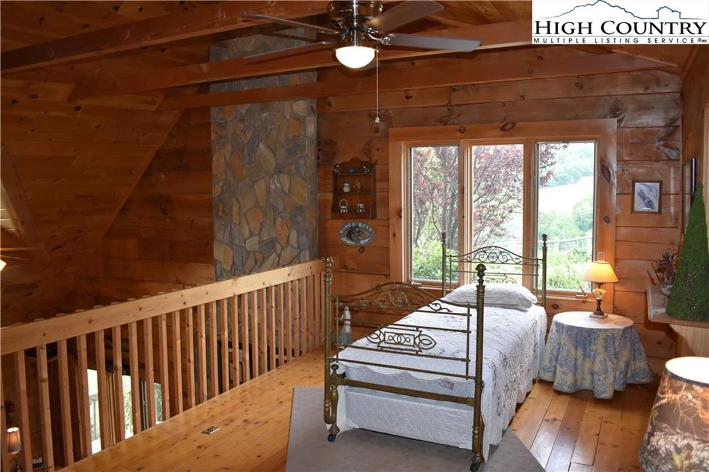 Image number 5 for the current listing