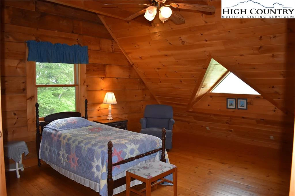 Image number 7 for the current listing