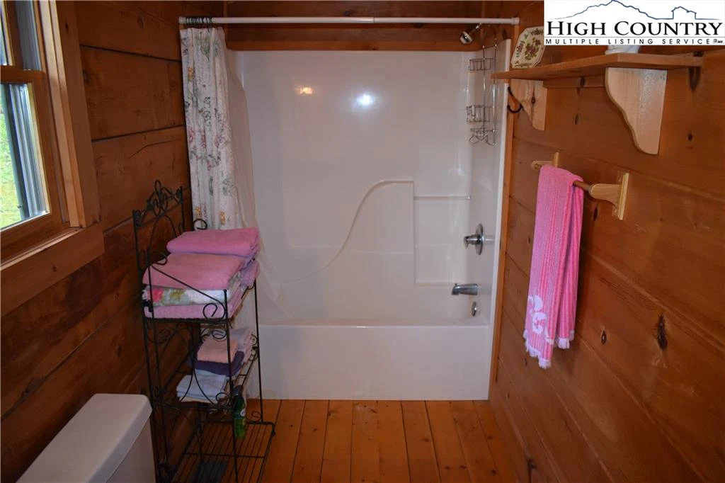 Image number 2 for the current listing