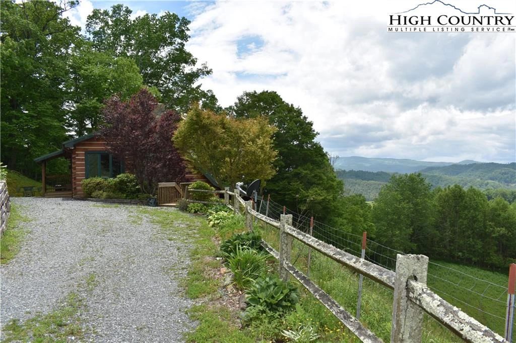 Image number 17 for the current listing