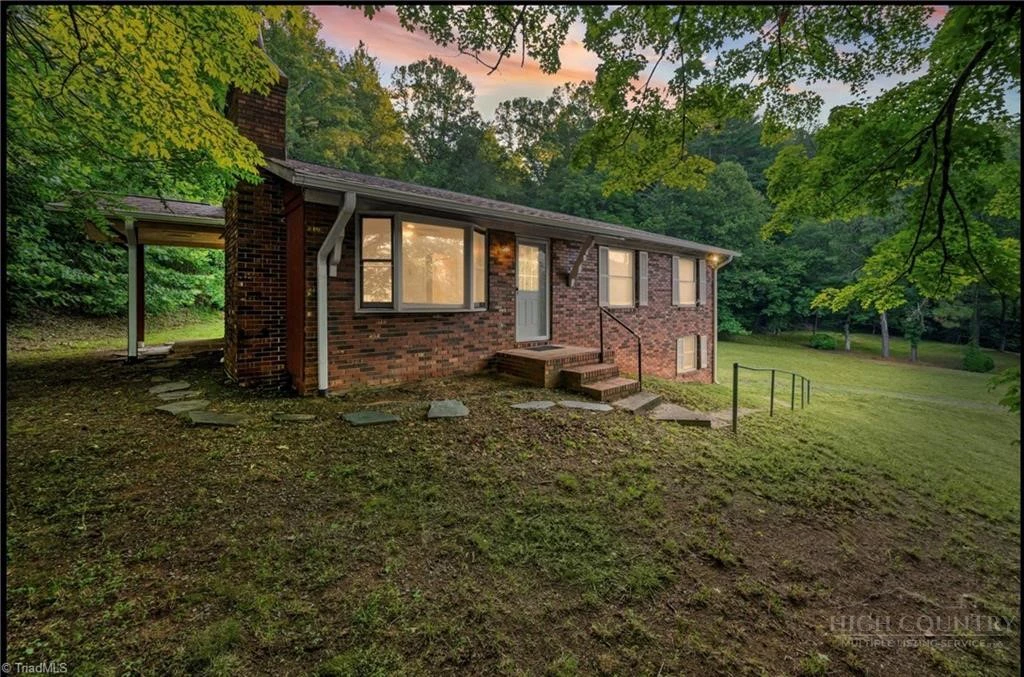 Image number 8 for the current listing