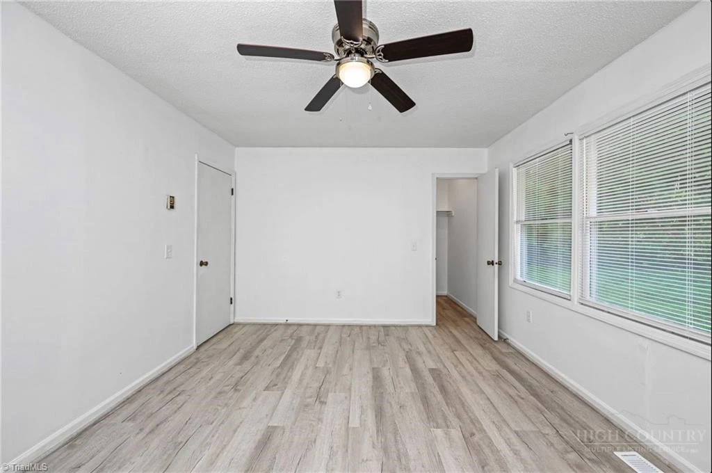 Image number 10 for the current listing