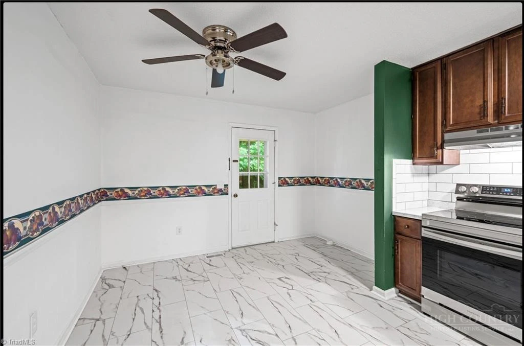 Image number 15 for the current listing