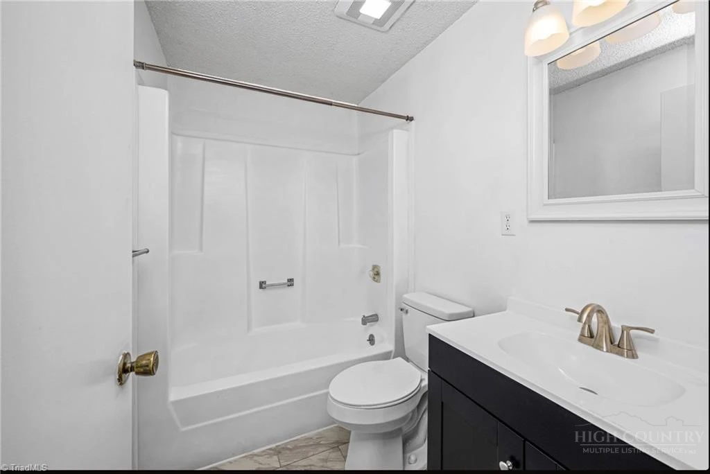 Image number 17 for the current listing