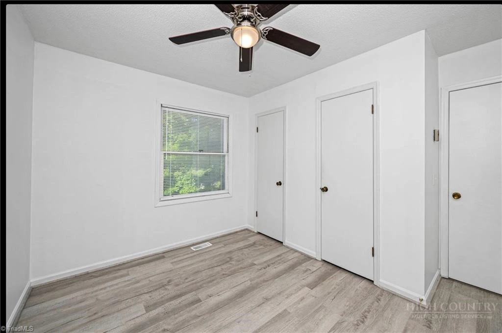 Image number 18 for the current listing