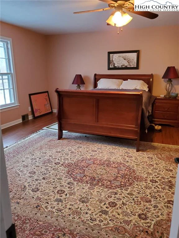 Image number 20 for the current listing