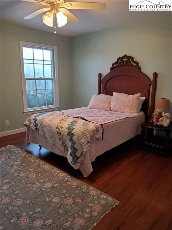 Image number 18 for the current listing