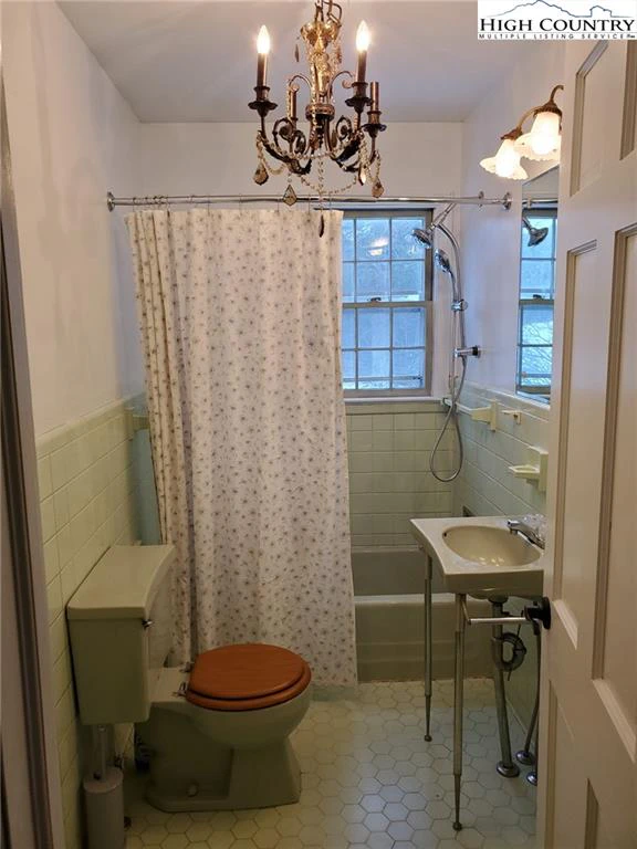 Image number 2 for the current listing