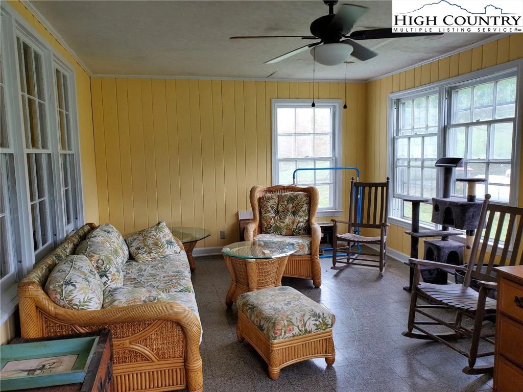 Image number 15 for the current listing