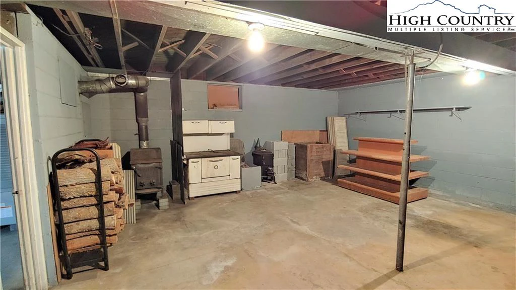 Image number 4 for the current listing
