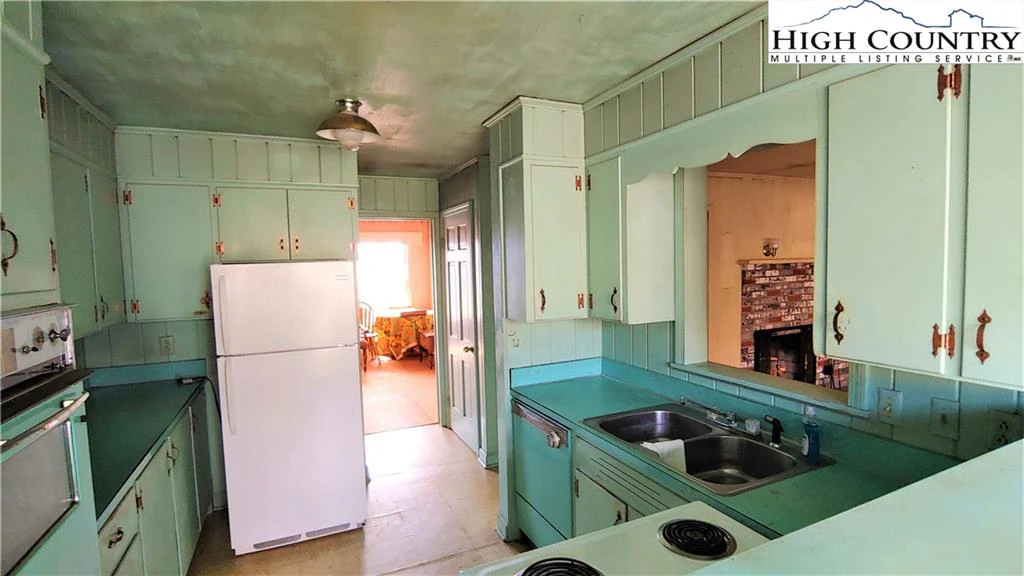 Image number 5 for the current listing