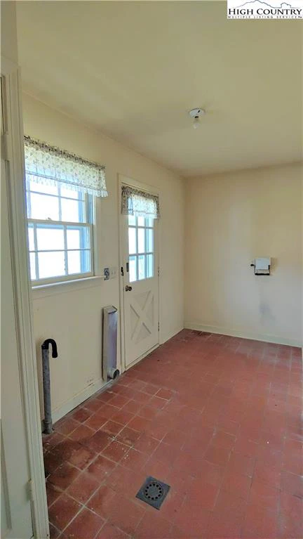 Image number 7 for the current listing