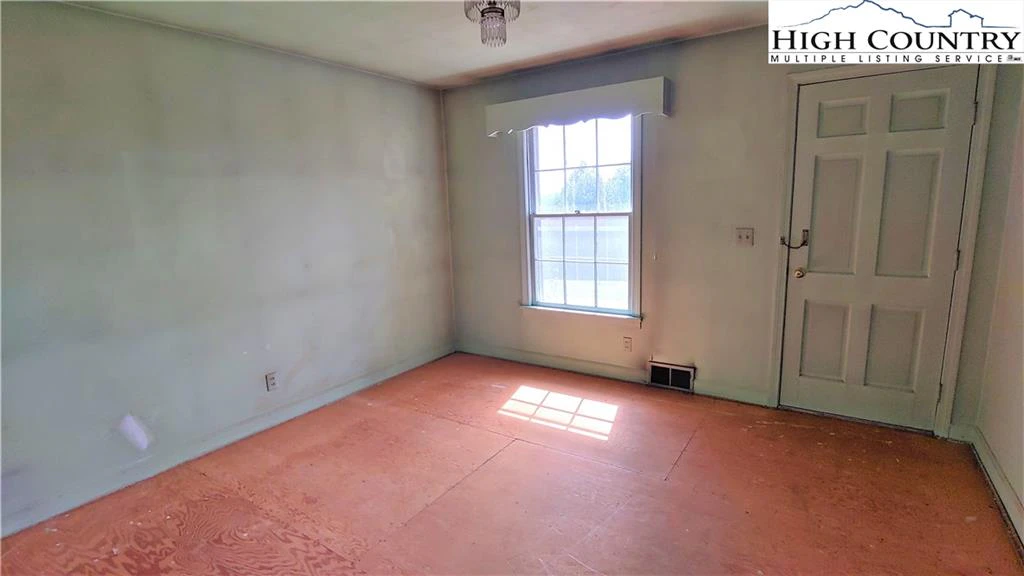Image number 9 for the current listing