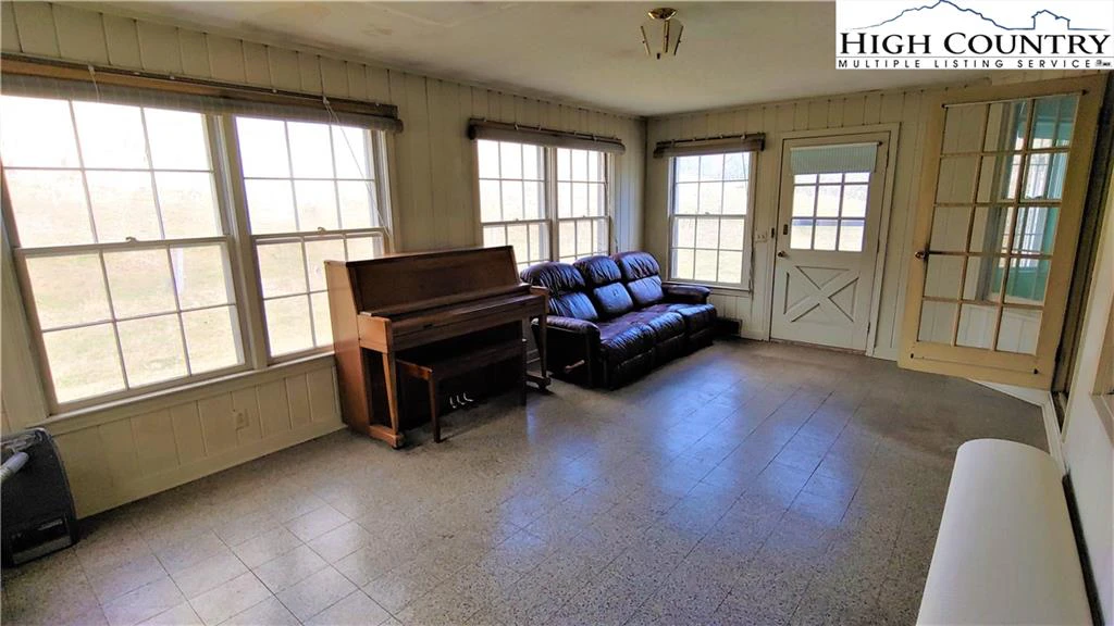Image number 2 for the current listing