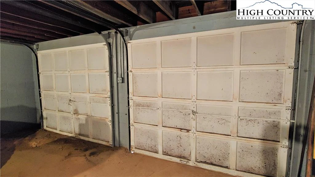 Image number 22 for the current listing