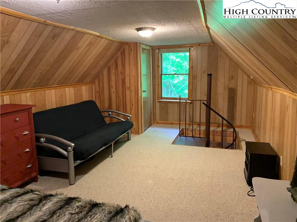 Image number 12 for the current listing