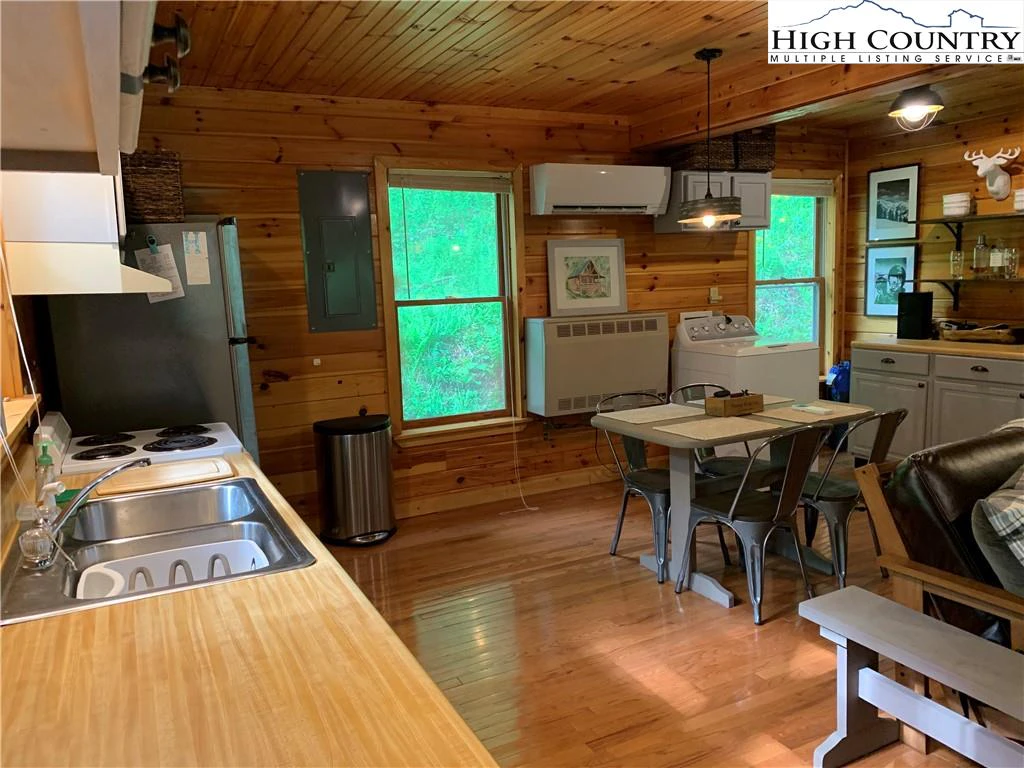 Image number 4 for the current listing