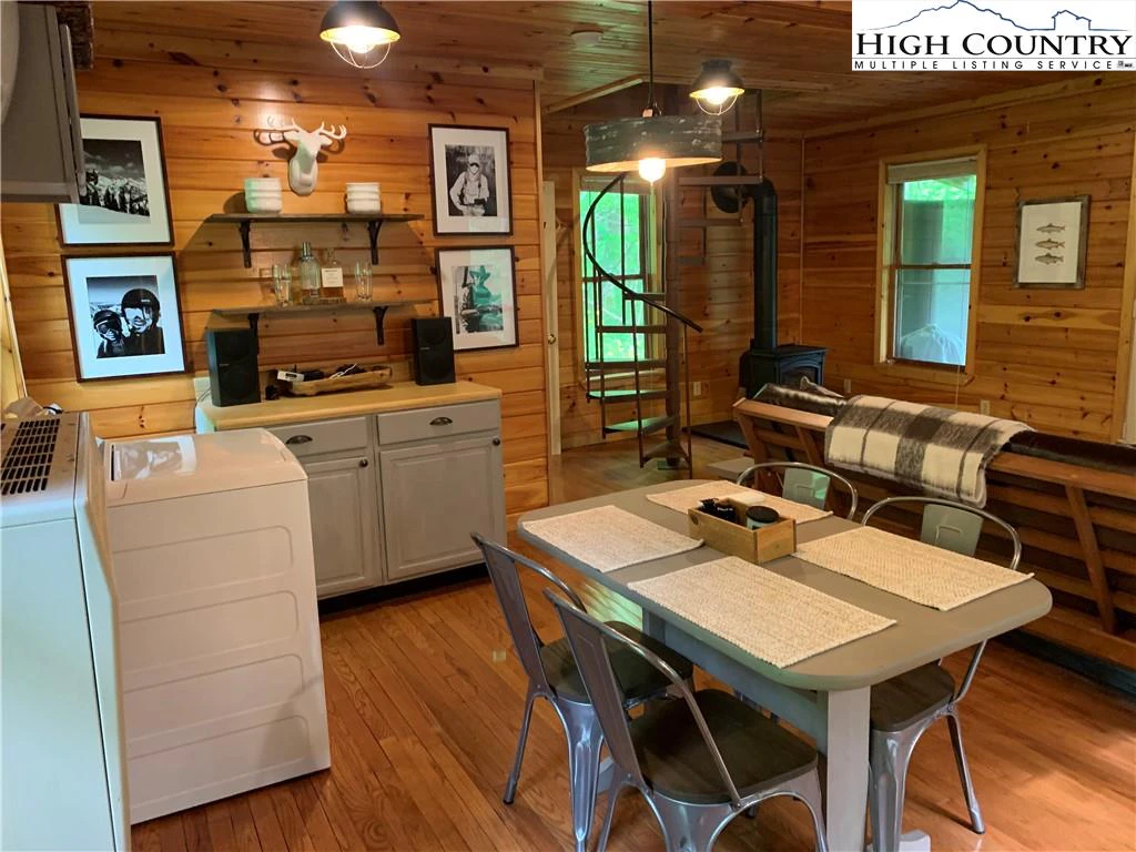 Image number 6 for the current listing