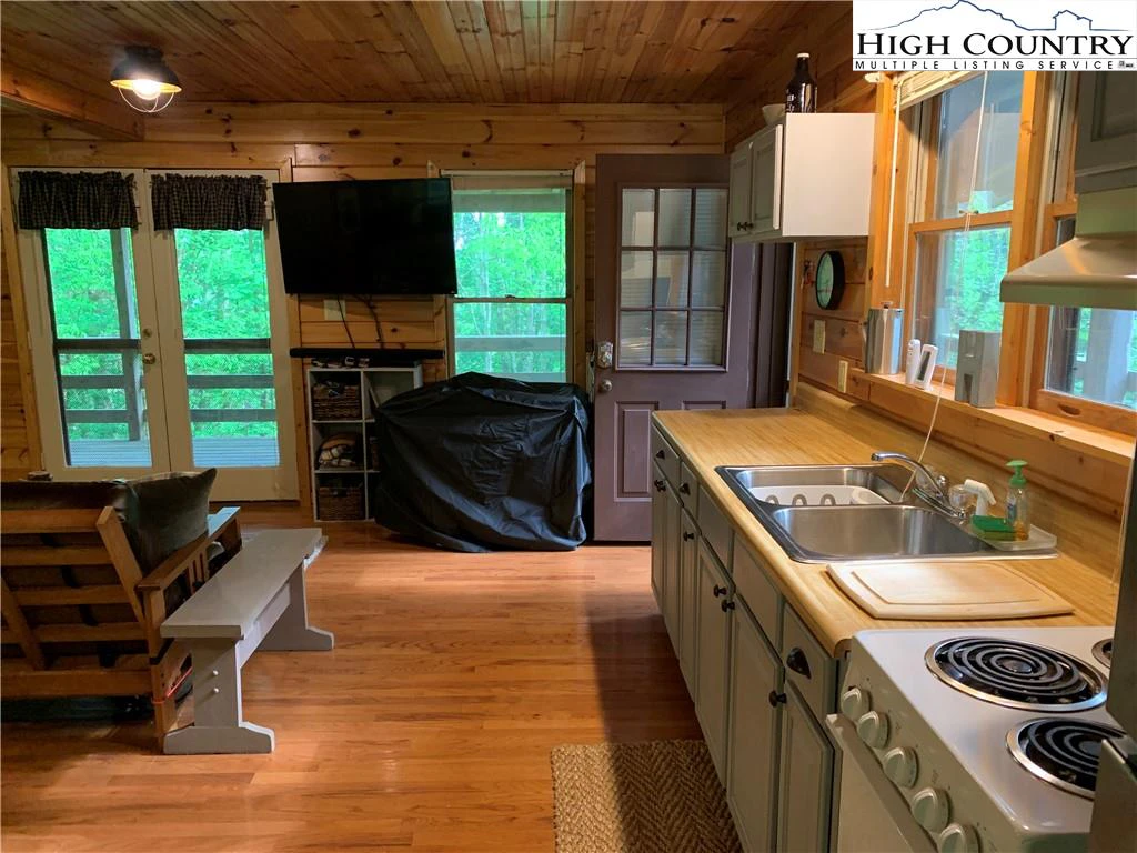 Image number 7 for the current listing