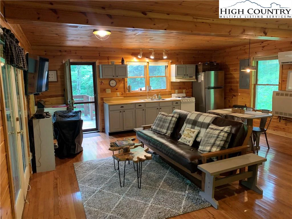 Image number 8 for the current listing