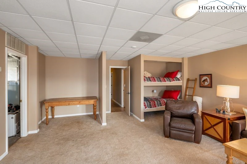 Image number 10 for the current listing