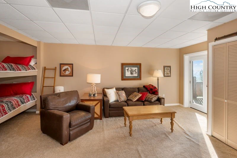 Image number 2 for the current listing