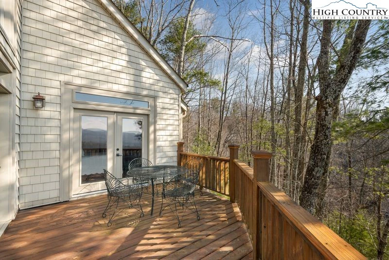 Image number 14 for the current listing