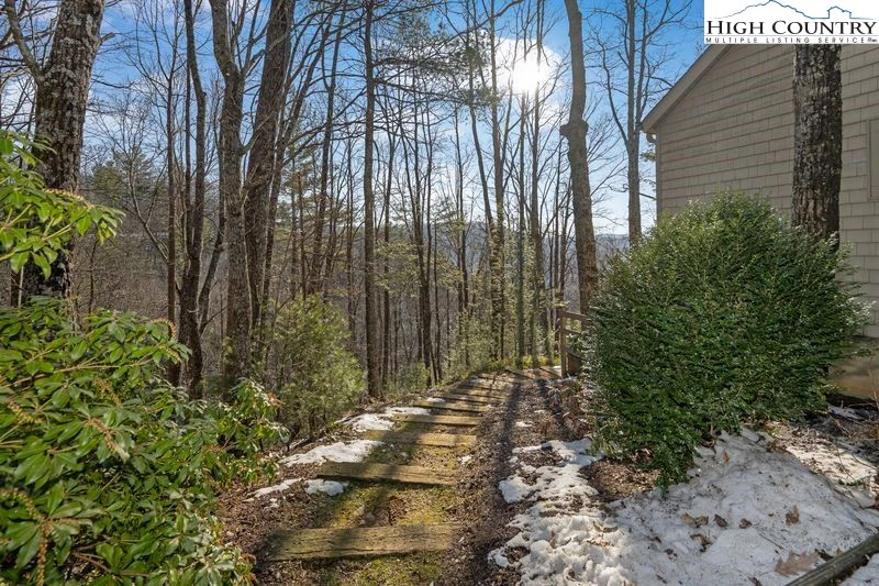 Image number 15 for the current listing
