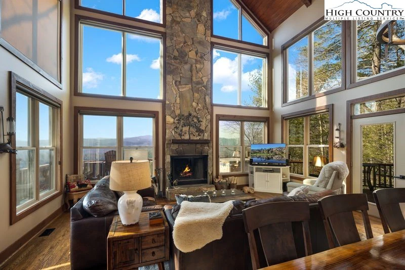 Image number 1 for the current listing