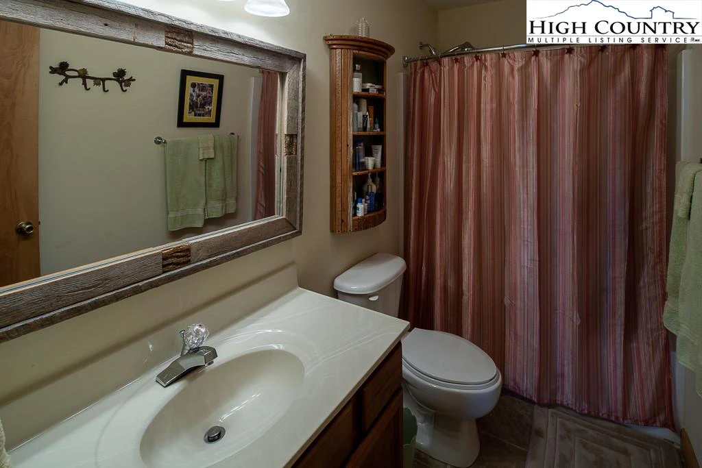 Image number 5 for the current listing