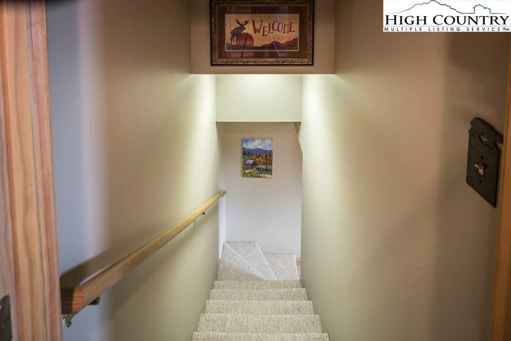 Image number 8 for the current listing