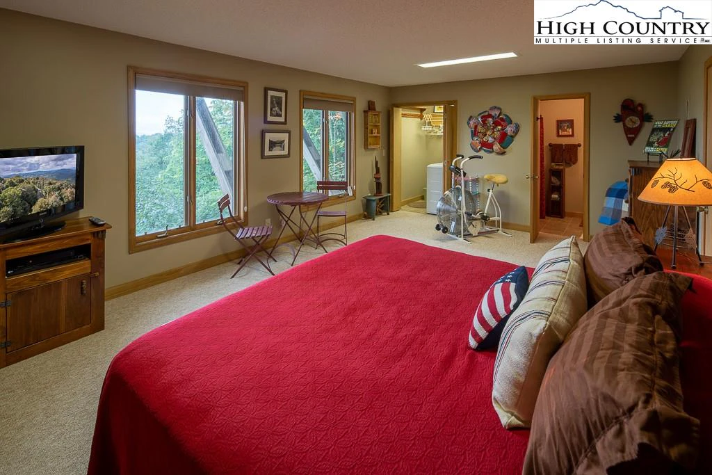 Image number 9 for the current listing