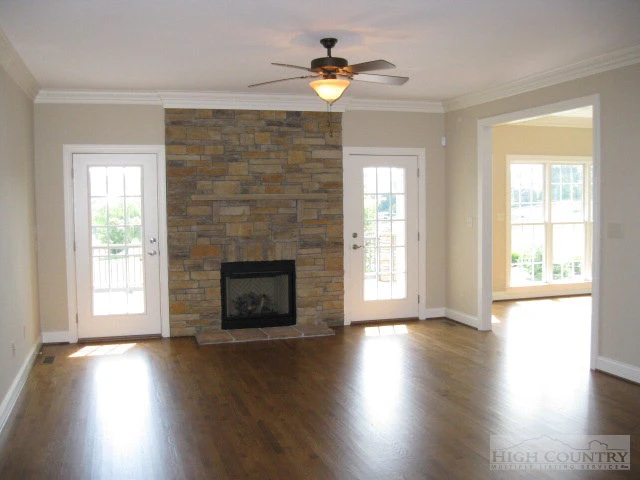 Image number 3 for the current listing