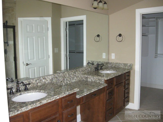 Image number 13 for the current listing
