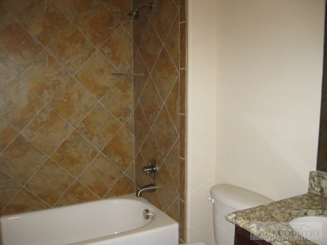 Image number 15 for the current listing