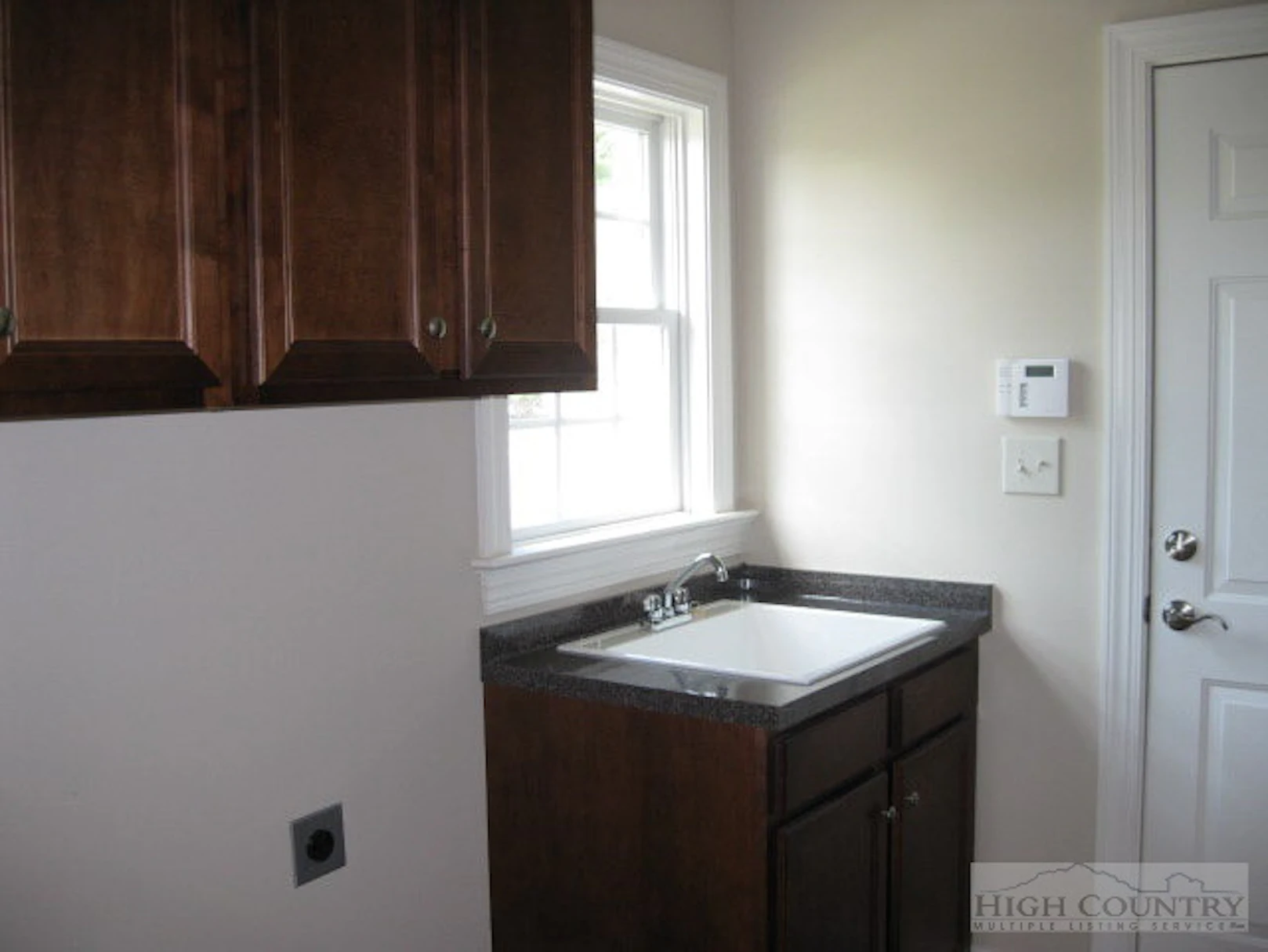 Image number 4 for the current listing